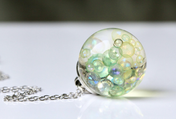 Halskette Seifenblasen Regenbogen Perlen in Gießharz Kette mit Glaskugeln funkelndes Geschenk für Sie Freundin Schwester Mutter